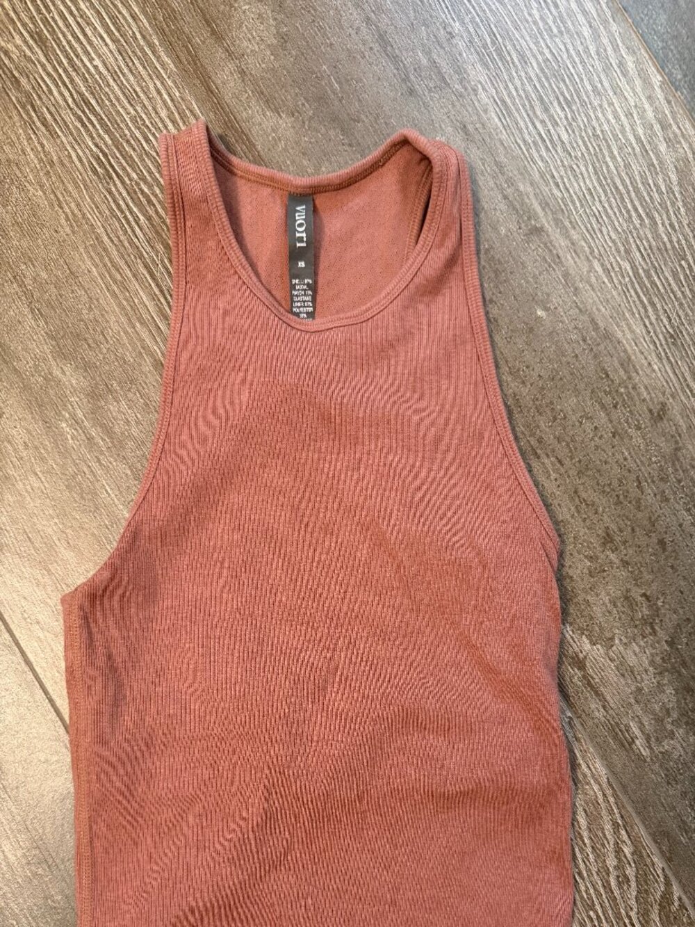 Vuori built in bra ribbed tank size xs